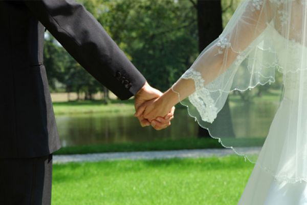 ما هي الأسباب التي تدفعك للزواج في سن مبكرة؟؟