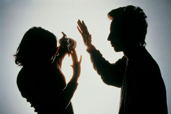 العنف ضد المرأة .. إلى أين؟