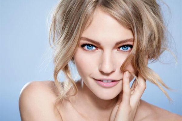 هل تعلمين ماذا تفعل المرأة الشقراء بالرجل؟
