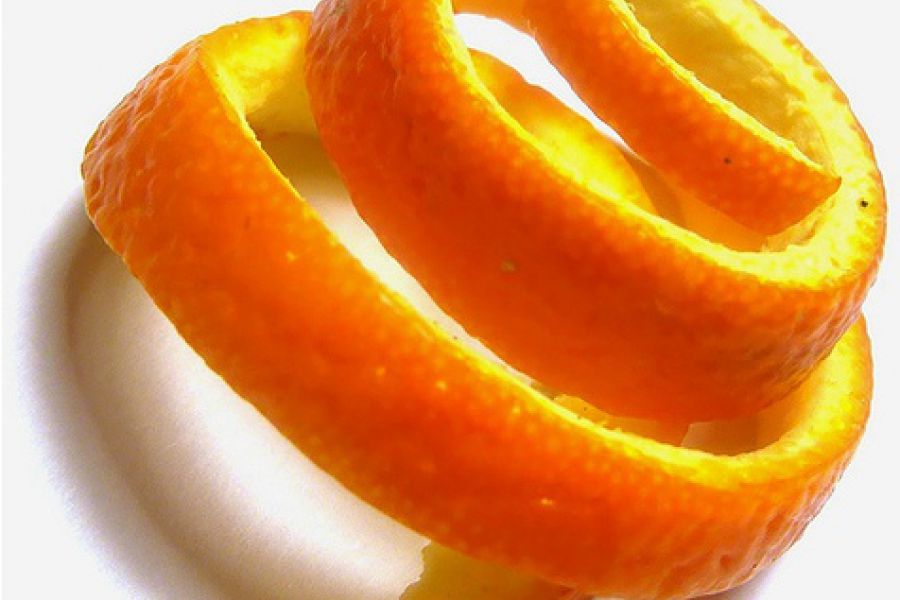 النفط من قشر البرتقال