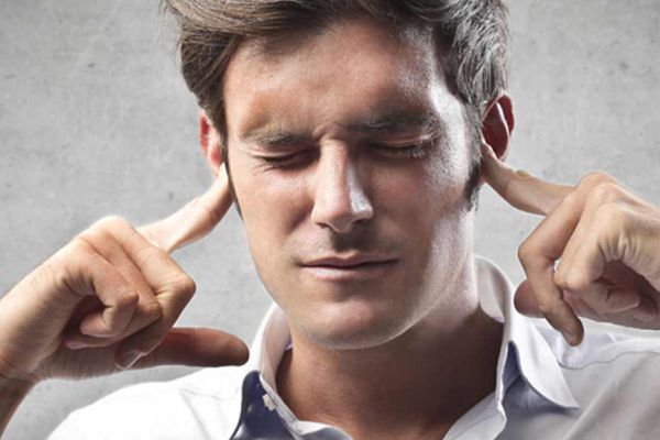 أخطاء تبعده عنك فاحذريها