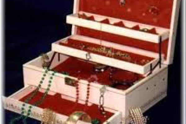 ترتيب حقيبة مكياج العروس بأربع خطوات