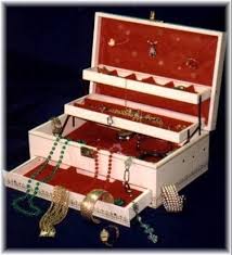 ترتيب حقيبة مكياج العروس بأربع خطوات