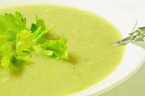 طريقة عمل شوربة الكرفس