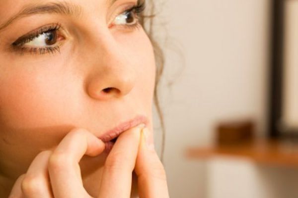 عادات سيئة لدى الفتيات تخلصن منها