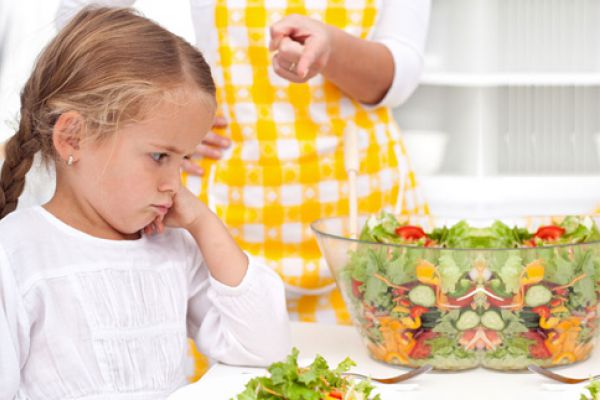 اكتشفي الأسرار لرفض طفلك تناول الطعام