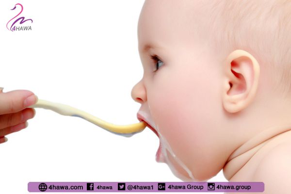 ماذا تفعلين مع الطفل الذي يرفض شرب الحليب؟