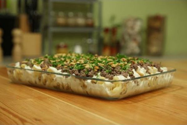 معكرونة باللحمة والزبادي