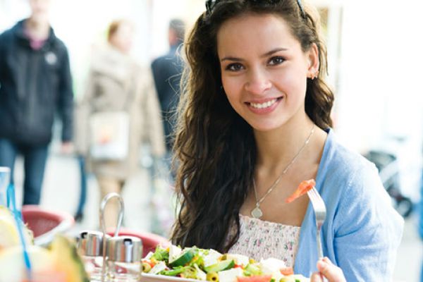 أطعمة تحارب الحموضة وأخرى تزيدها