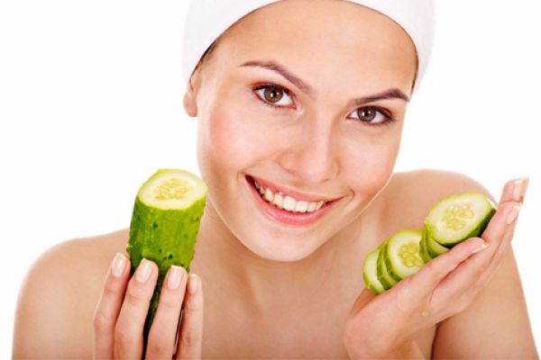 أفضل 5 وصفات طبيعية لعلاج التجاعيد حول العينين