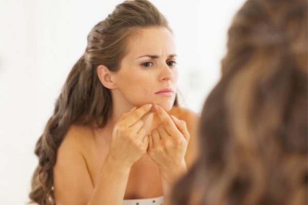 إليك 16 حلاً سريعاً للتخلص من مشكلة البثور